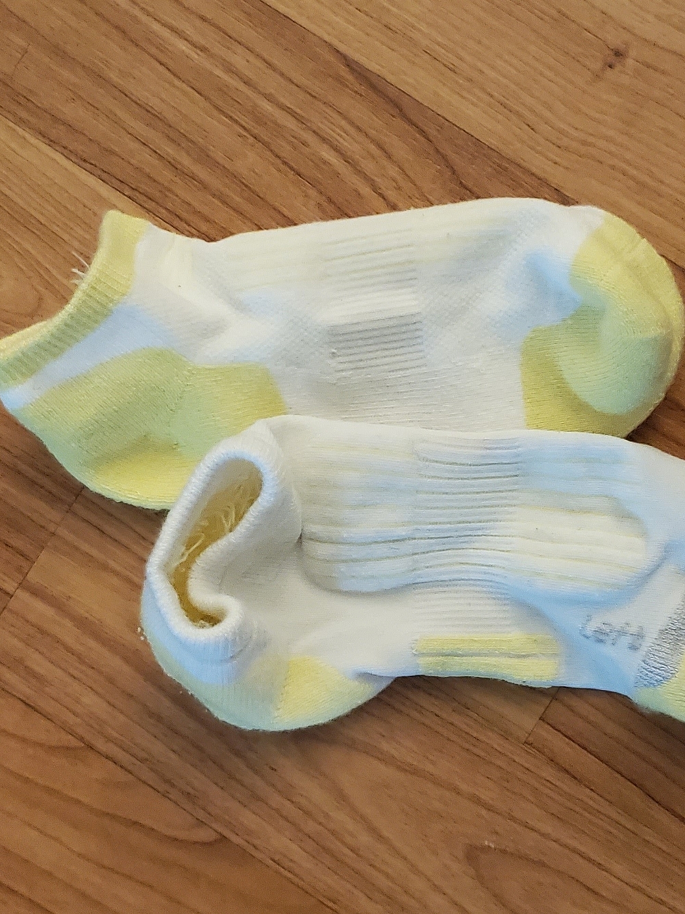 FootJoy White and Yellow Low-Cut GolfbSocks, Techsof